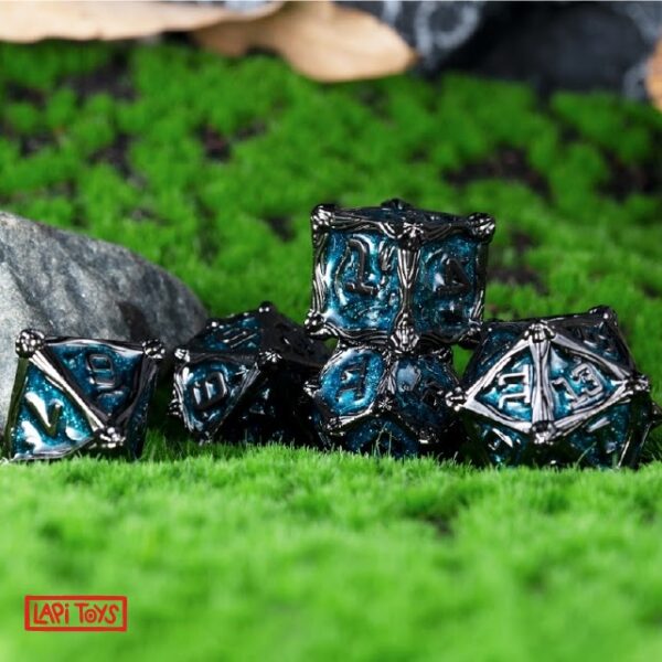 Polydice Space Pirate - Metaal - 7 stuks - Inclusief dice bag - Blauw