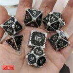 Polydice Chained Dragon - Metaal - 7 stuks - Inclusief dice bag - Zwart/ Zilver