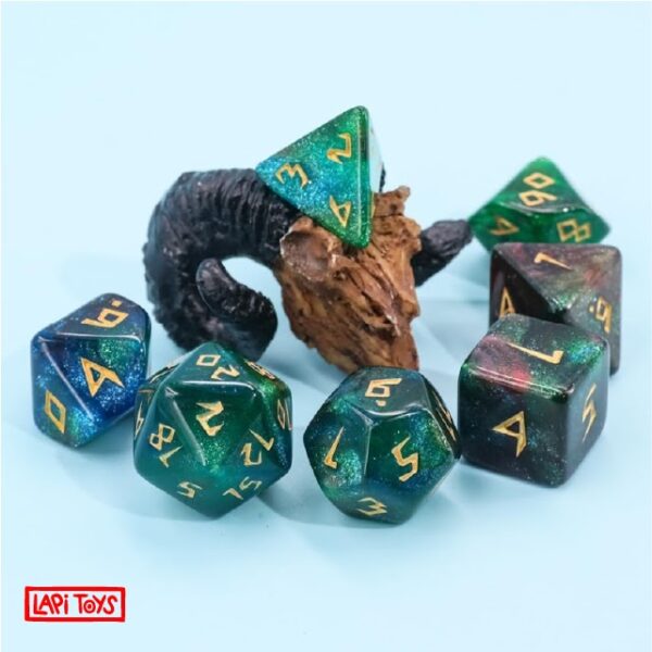 Polydice Damnation Runes - Acryl - 7 stuks - Inclusief dice bag - Groen/ Meerkleurig