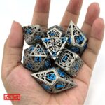 Hollow polydice Silver Serpent - Metaal - 7 stuks - Inclusief dice bag - Zilverkleurig