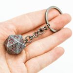 Lapi Toys - DnD D20 sleutelhanger Stone Guild - Dungeons and dragons metalen dobbelsteen - Afneembaar - Metaal - Grijs