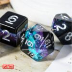 Polydice Nebula Aurora  - Resin - 7 stuks - Inclusief dice bag - Zwart/ Blauw/ Paars