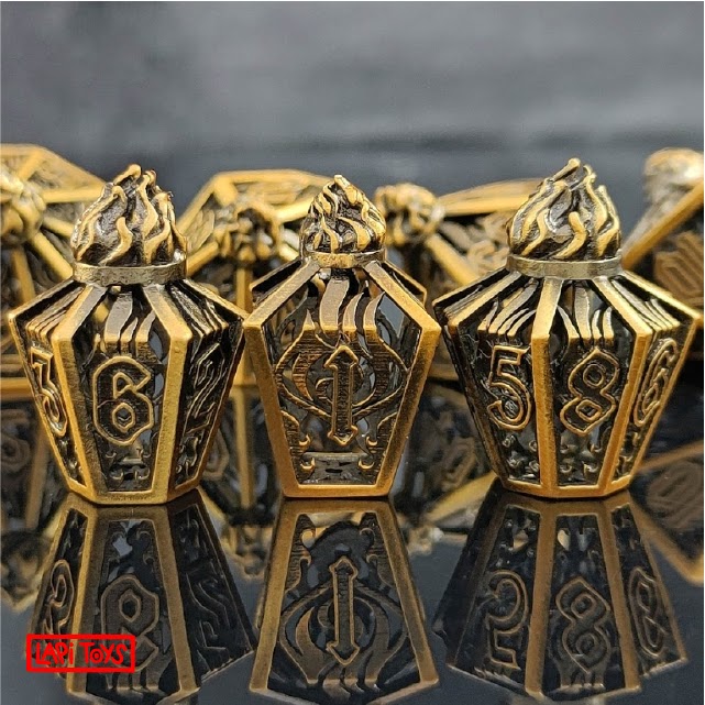 Polydice Radiant Pyro - Metal - 7 pieces - Includes dice bag - Gold color